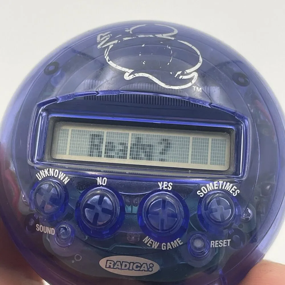 Radica 20Q 20 Questions Purple Electronic Handheld Game 2005 Tested WORKS